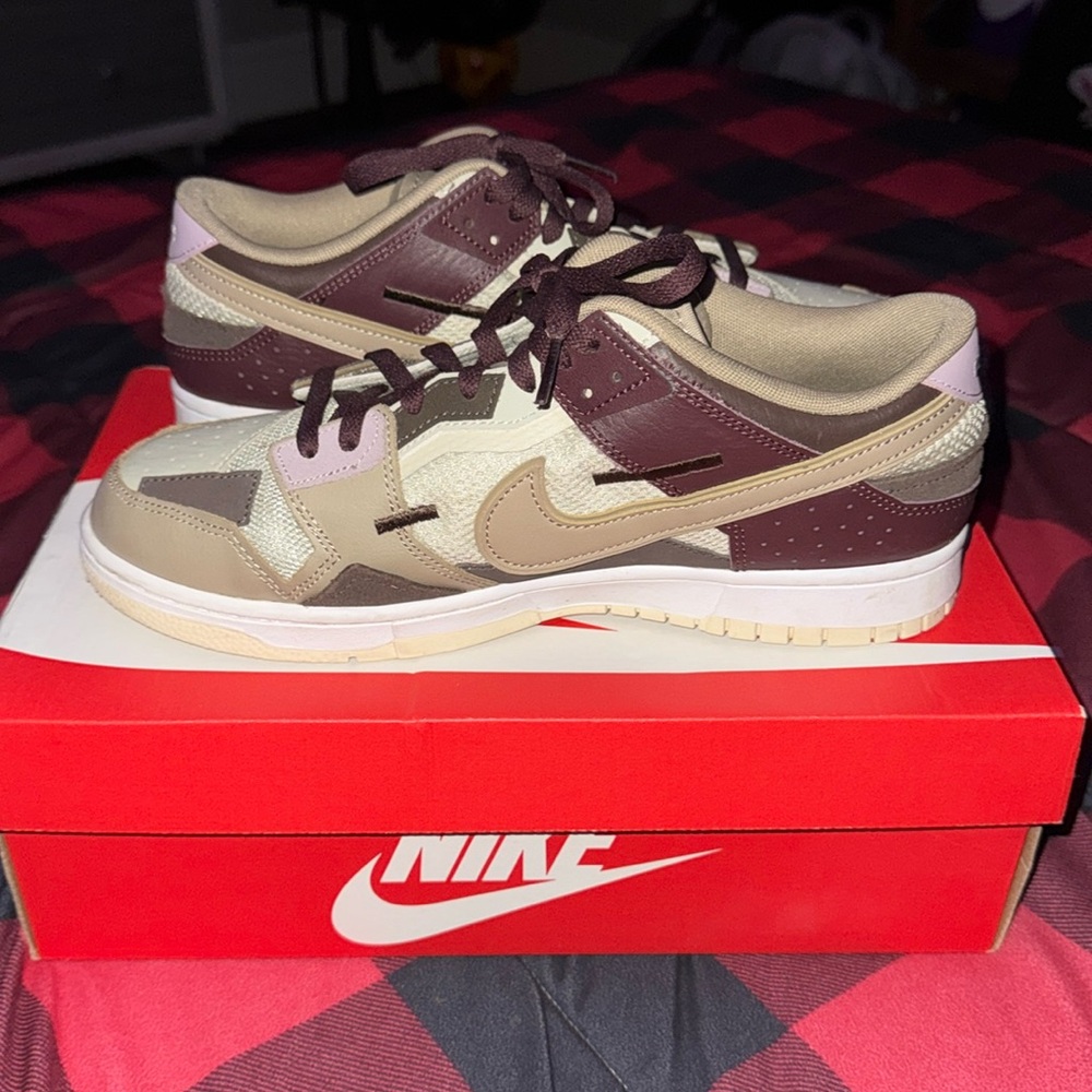 Nike dunks low scrap latte. Never wear them. Worn 3-4 times, basically new.